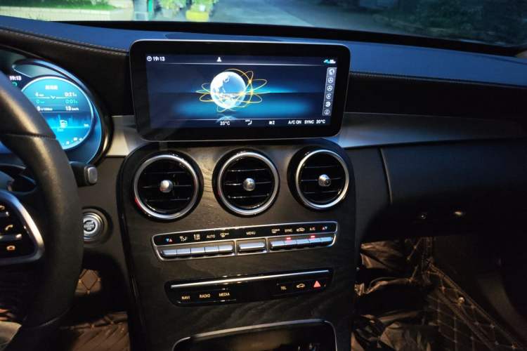 Used Mercedes-Benz C-Class 2019 Restyled C 260 L Sport Edition Audio And AC Panel