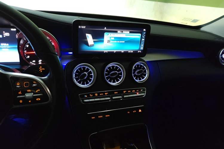 Used Mercedes-Benz C-Class 2019 C 180 L Fashion Model Audio And AC Panel