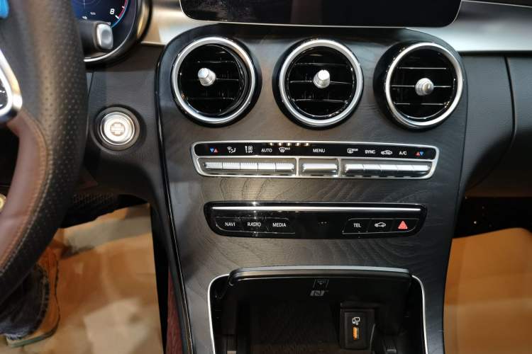 Used Mercedes-Benz C-Class 2019 Restyled C 260 L Sport Edition Audio And AC Panel