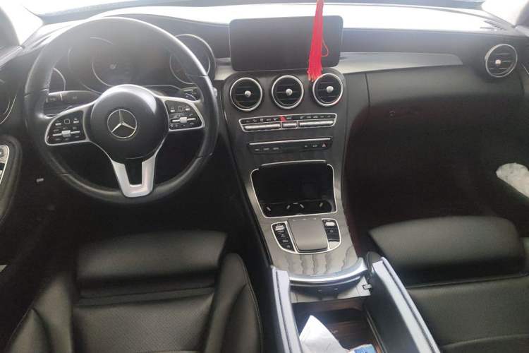 Used Mercedes-Benz C-Class 2019 C 180 L Fashion Edition Sport Version Center Console