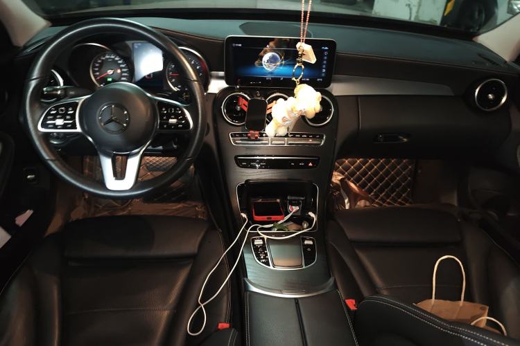 Used Mercedes-Benz C-Class 2019 C 180 L Fashion Edition Sport Version Center Console