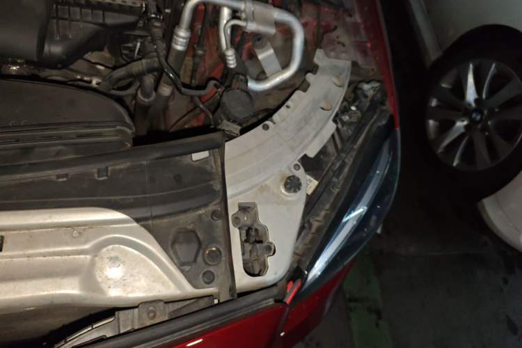 Used Mercedes-Benz C-Class 2019 C 180 L Fashion Edition Sport Version Engine Bay Left