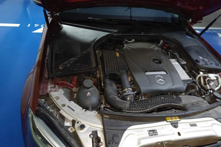 Used Mercedes-Benz C-Class 2019 C 180 L Fashion Model Engine Bay Right