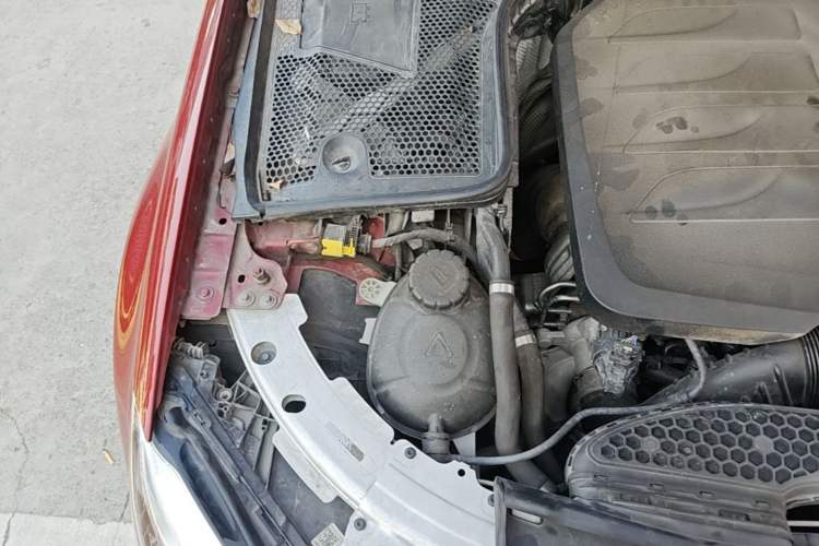 Used Mercedes-Benz C-Class 2019 C 260 L Sport Edition Engine Bay Right