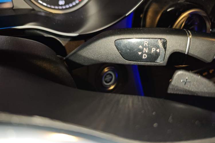 Used Mercedes-Benz C-Class 2019 C 180 L Fashion Edition Sport Version Gear Lever