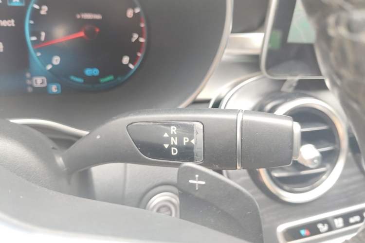 Used Mercedes-Benz C-Class 2019 Restyled C 260 L Sport Edition Gear Lever