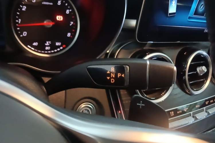 Used Mercedes-Benz C-Class 2019 C 180 L Fashion Edition Sport Version Gear Lever