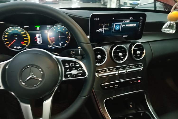 Used Mercedes-Benz C-Class 2019 Restyled C 260 L Sport Edition Gear Lever