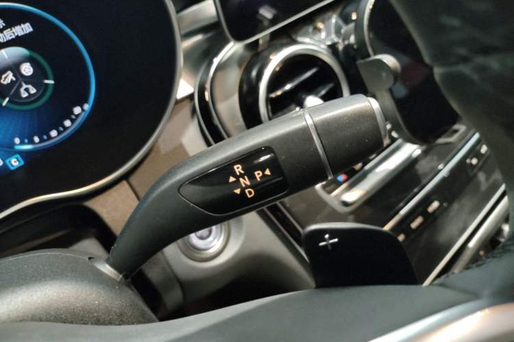 Used Mercedes-Benz C-Class 2019 Restyled C 260 L Sport Edition Gear Lever