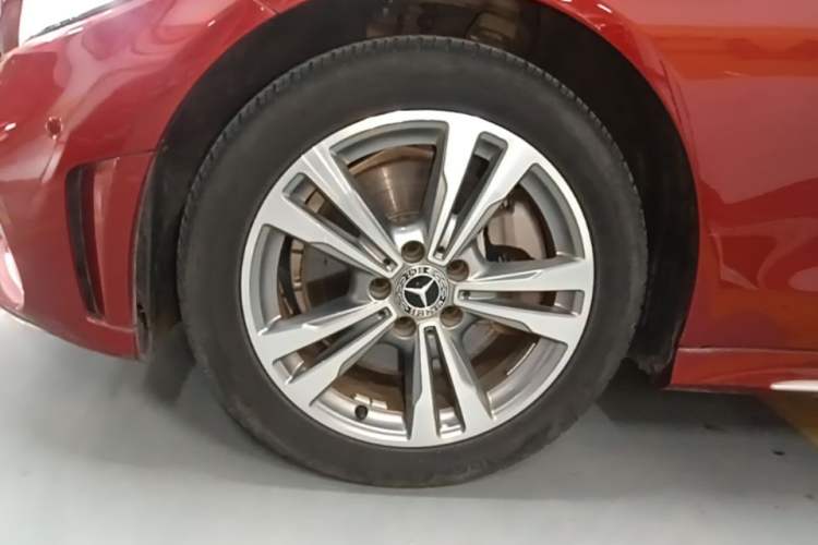 Used Mercedes-Benz C-Class 2019 C 180 L Fashion Edition Sport Version Left Front Wheel Hub