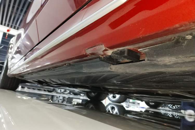 Used Mercedes-Benz C-Class 2019 Restyled C 260 L Sport Edition Left Side Sill