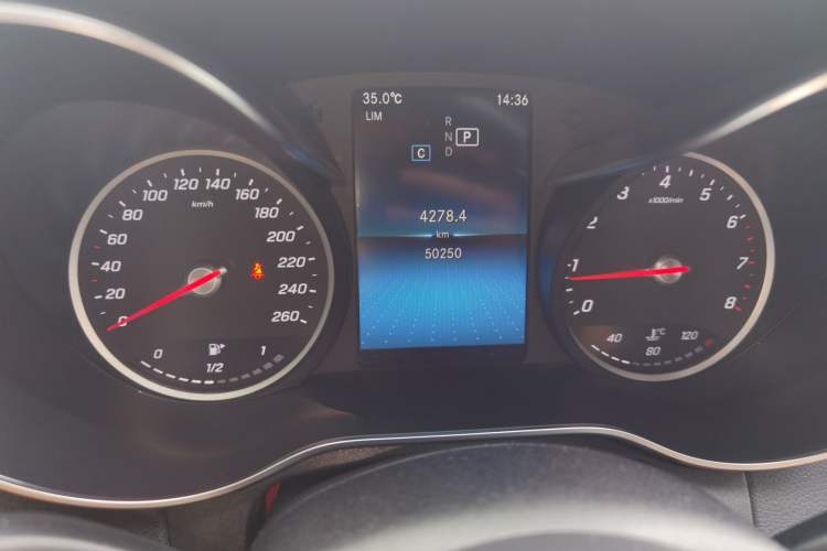 Used Mercedes-Benz C-Class 2019 C 180 L Fashion Edition Sport Version Odometer Close Up