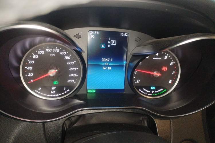 Used Mercedes-Benz C-Class 2019 C 260 Sport Edition Odometer Close Up
