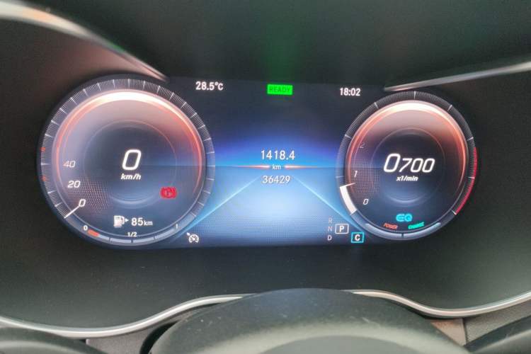 Used Mercedes-Benz C-Class 2019 Restyled C 260 L Sport Edition Odometer Close Up