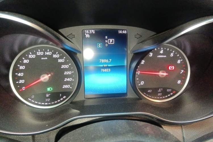 Used Mercedes-Benz C-Class 2019 C 180 L Fashion Edition Sport Version Odometer Close Up