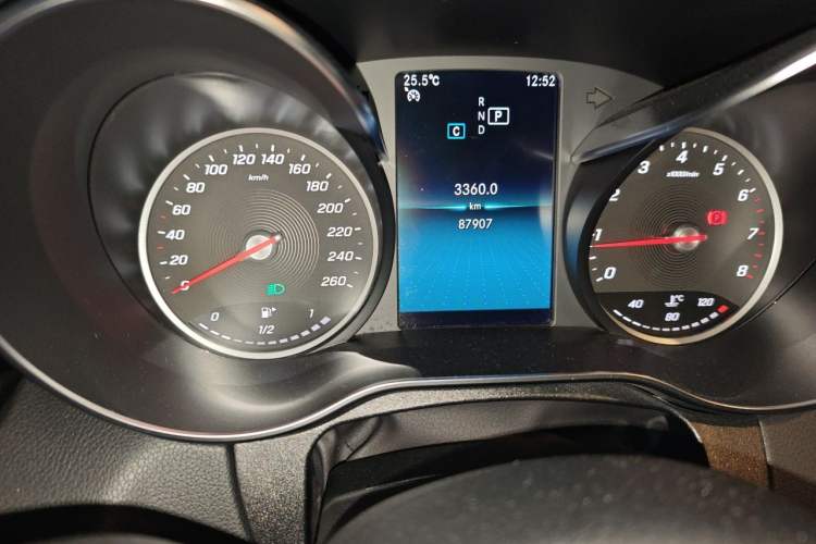 Used Mercedes-Benz C-Class 2019 C 180 L Fashion Edition Sport Version Odometer Close Up