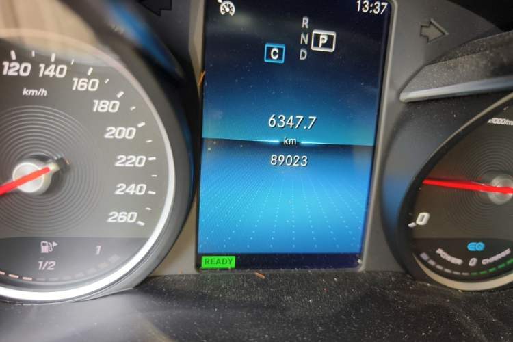 Used Mercedes-Benz C-Class 2019 C 260 Sport Edition Odometer Close Up