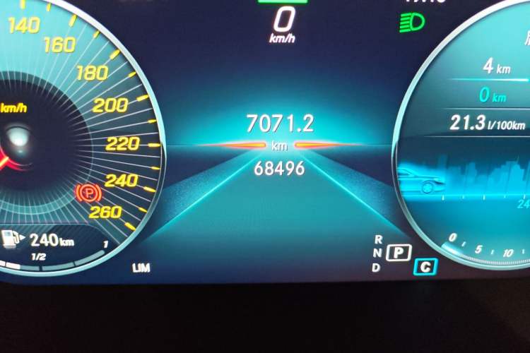Used Mercedes-Benz C-Class 2019 Restyled C 260 L Sport Edition Odometer Close Up