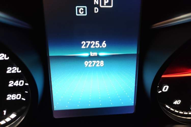 Used Mercedes-Benz C-Class 2019 C 180 L Fashion Model Odometer Close Up