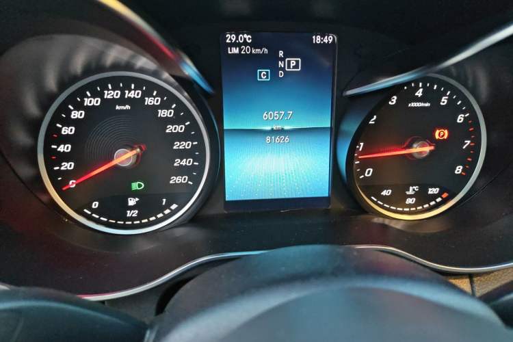 Used Mercedes-Benz C-Class 2019 C 180 L Fashion Edition Sport Version Odometer Close Up
