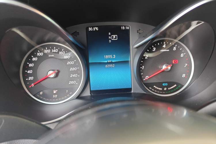 Used Mercedes-Benz C-Class 2019 C 260 Sport Edition Odometer Close Up