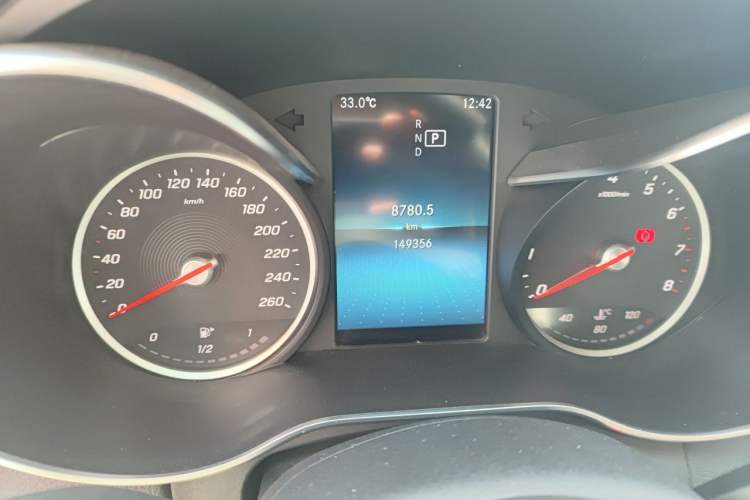 Used Mercedes-Benz C-Class 2019 C 180 L Fashion Edition Sport Version Odometer Close Up