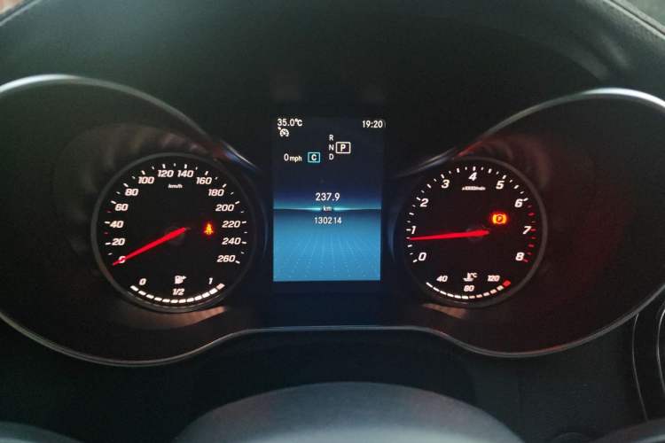 Used Mercedes-Benz C-Class 2019 C 180 L Fashion Edition Sport Version Odometer Close Up
