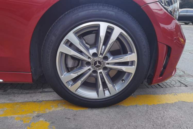 Used Mercedes-Benz C-Class 2019 C 180 L Fashion Edition Sport Version Right Front Wheel Hub