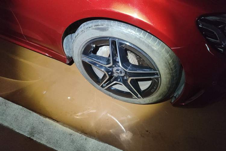 Used Mercedes-Benz C-Class 2019 C 260 Coupe Right Front Wheel Hub