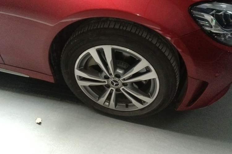 Used Mercedes-Benz C-Class 2019 C 180 L Fashion Edition Sport Version Right Front Wheel Hub