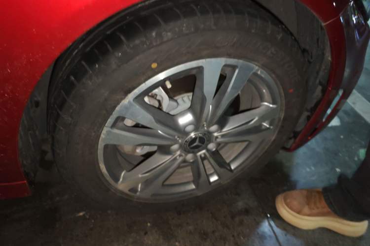 Used Mercedes-Benz C-Class 2019 C 180 L Fashion Edition Sport Version Right Front Wheel Hub