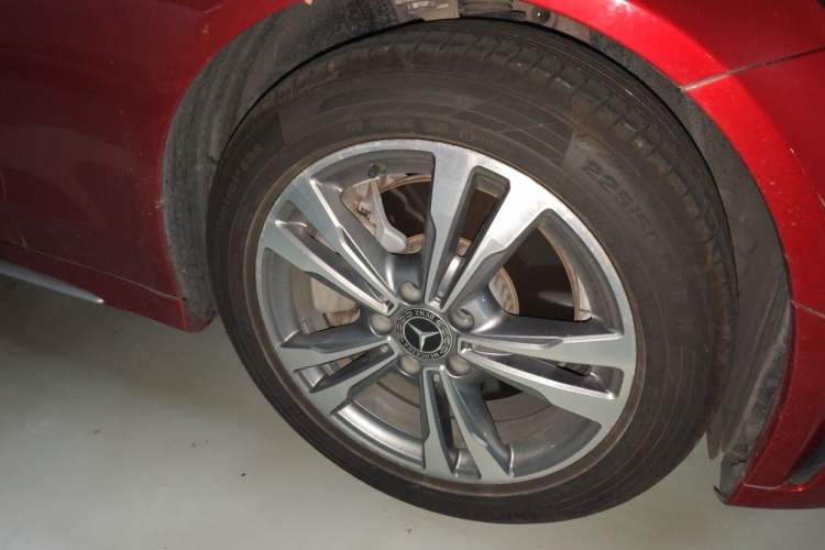Used Mercedes-Benz C-Class 2019 C 180 L Fashion Edition Sport Version Right Front Wheel Hub