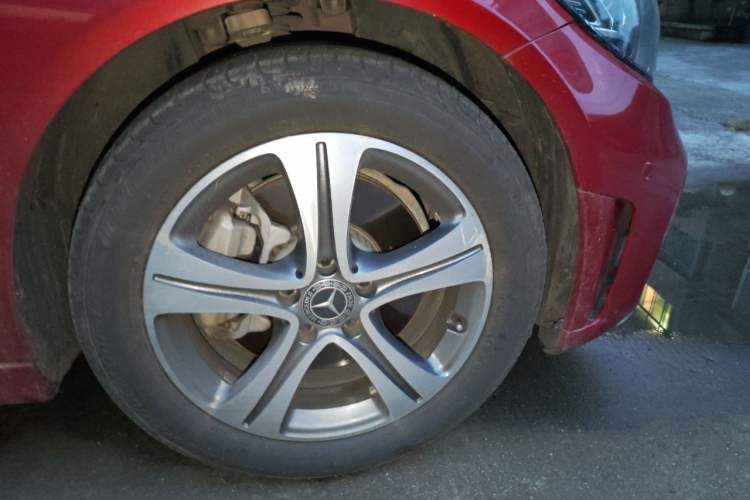 Used Mercedes-Benz C-Class 2019 Restyled C 260 L Sport Edition Right Front Wheel Hub