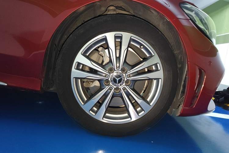 Used Mercedes-Benz C-Class 2019 C 180 L Fashion Model Right Front Wheel Hub