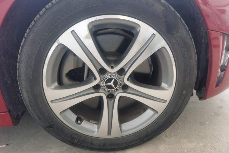 Used Mercedes-Benz C-Class 2019 Restyled C 260 L Sport Edition Right Front Wheel Hub