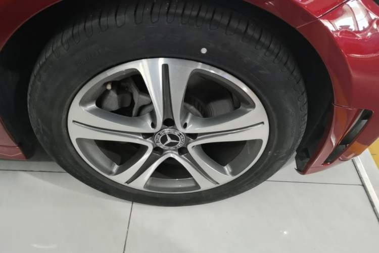 Used Mercedes-Benz C-Class 2019 Restyled C 260 L Sport Edition Right Front Wheel Hub