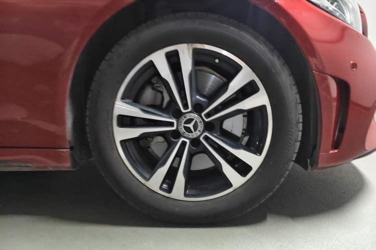 Used Mercedes-Benz C-Class 2019 C 260 Sport Edition Right Front Wheel Hub