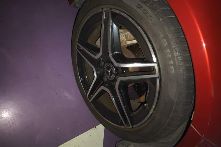 Used Mercedes-Benz C-Class 2019 C 260 Coupe Right Front Wheel Hub