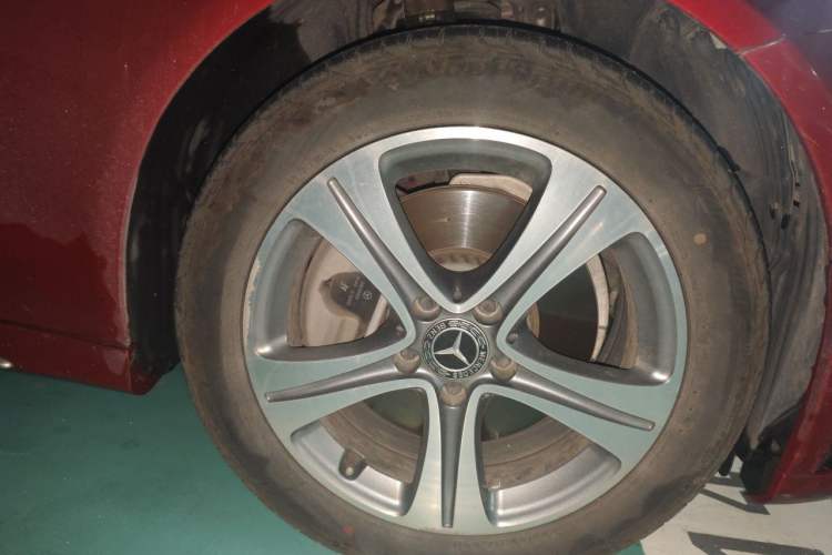 Used Mercedes-Benz C-Class 2019 C 260 L Sport Edition Right Front Wheel Hub