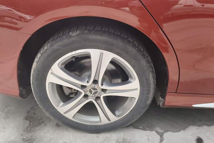 Used Mercedes-Benz C-Class 2019 Restyled C 260 L Sport Edition Right Rear Wheel Hub