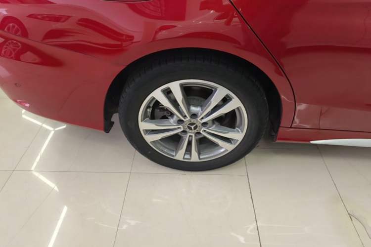 Used Mercedes-Benz C-Class 2019 C 180 L Fashion Edition Sport Version Right Rear Wheel Hub