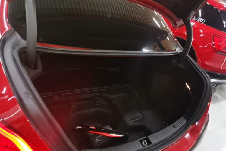Used Mercedes-Benz C-Class 2019 C 180 L Fashion Edition Sport Version Trunk