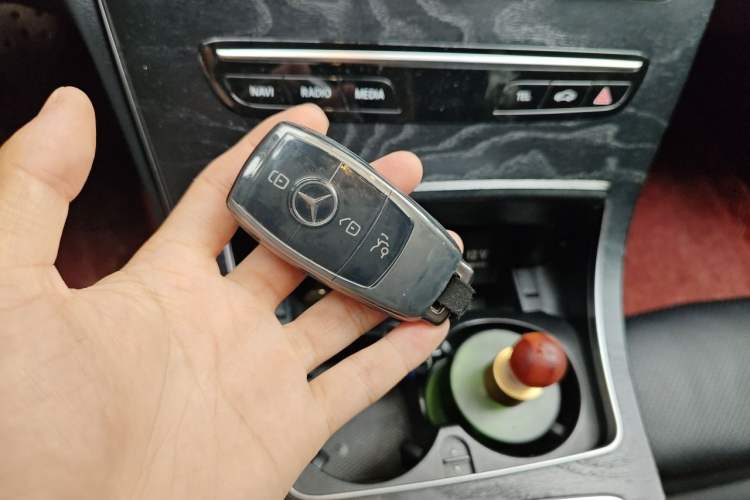 Used Mercedes-Benz C-Class 2019 C 180 L Fashion Edition Sport Version Vehicle Key