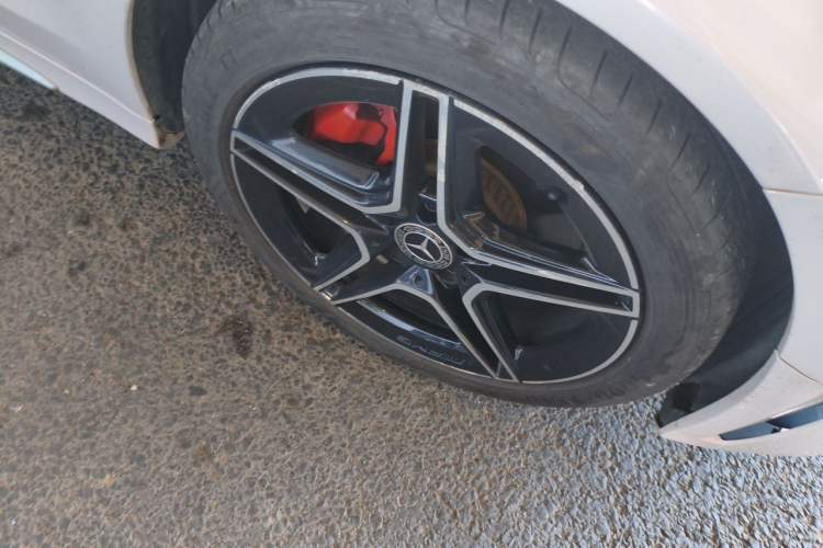Used Mercedes-Benz C-Class 2019 C 260 L Sport Edition Right Front Wheel Hub