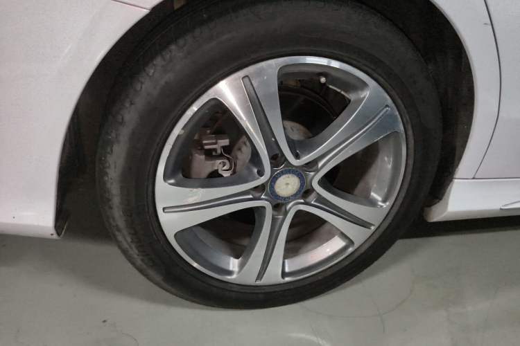 Used Mercedes-Benz C-Class 2019 Restyled C 260 L Sport Edition Right Front Wheel Hub