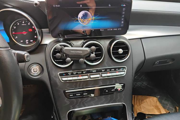 Used Mercedes-Benz C-Class 2019 C 180 L Fashion Edition Sport Version Audio And AC Panel