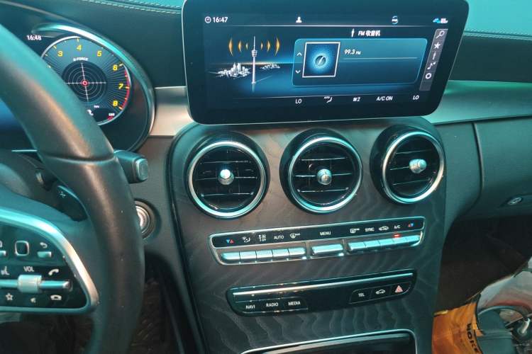 Used Mercedes-Benz C-Class 2019 Restyled C 260 L Sport Edition Audio And AC Panel