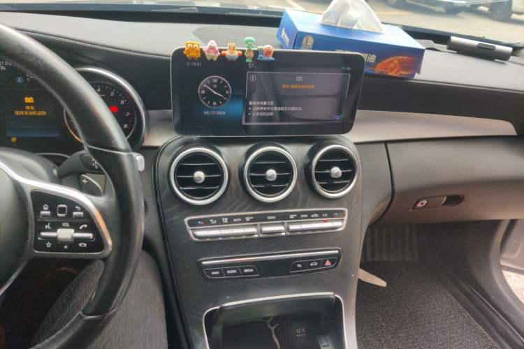 Used Mercedes-Benz C-Class 2019 C 180 L Fashion Edition Sport Version Audio And AC Panel