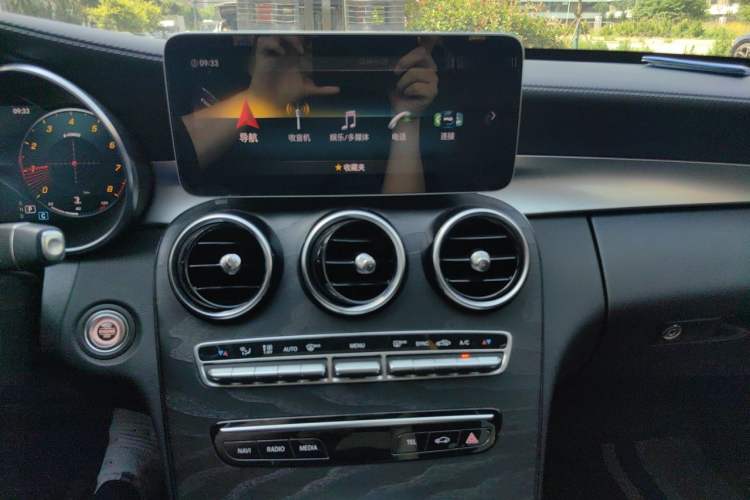 Used Mercedes-Benz C-Class 2019 Restyled C 260 L Sport Edition Audio And AC Panel