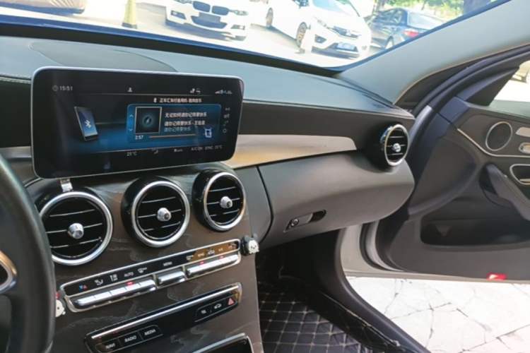Used Mercedes-Benz C-Class 2019 Restyled C 260 L Sport Edition Center Console